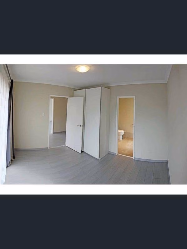 Room 2 - Bedroom?w=400&h=260&fit=crop&q=40&auto=format&trim=auto