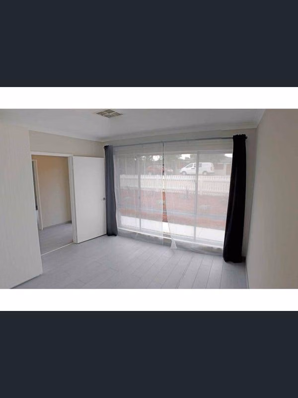 Exterior?w=400&h=260&fit=crop&q=40&auto=format&trim=auto