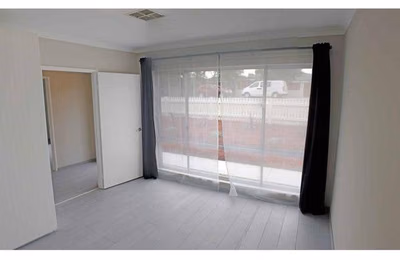 Exterior?w=400&h=260&fit=crop&q=40&auto=format&trim=auto