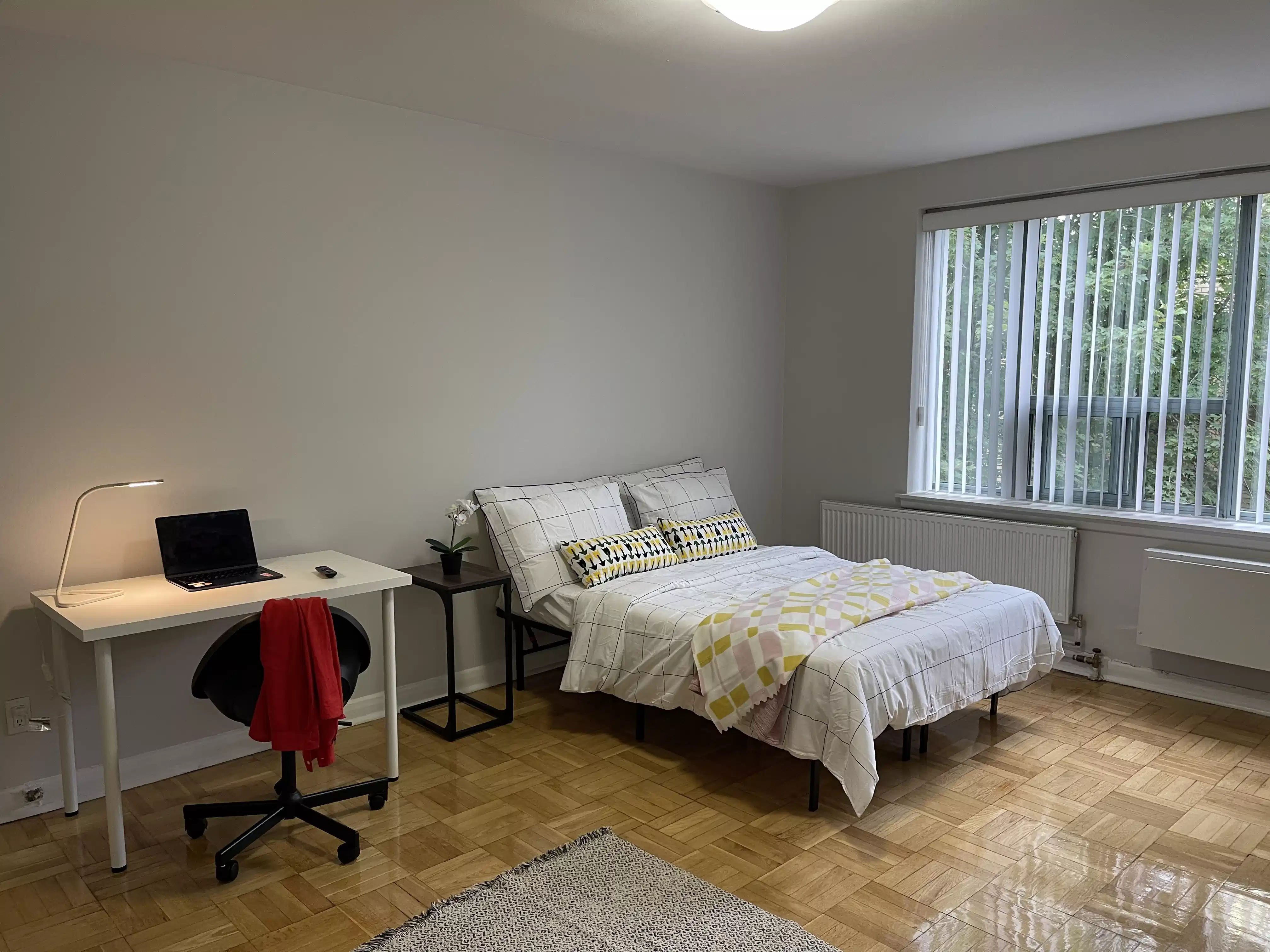 Heath Street, Toronto - Toronto, Ontario, Canada - Deluxe Room - Bedroom