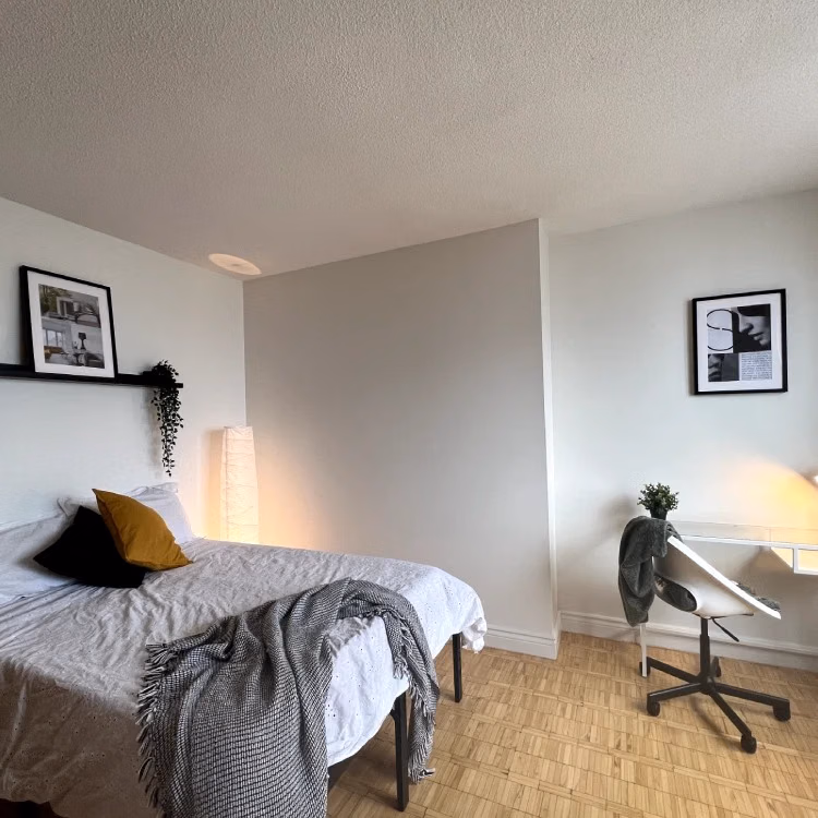 Common Area?w=400&h=260&fit=crop&q=40&auto=format&trim=auto