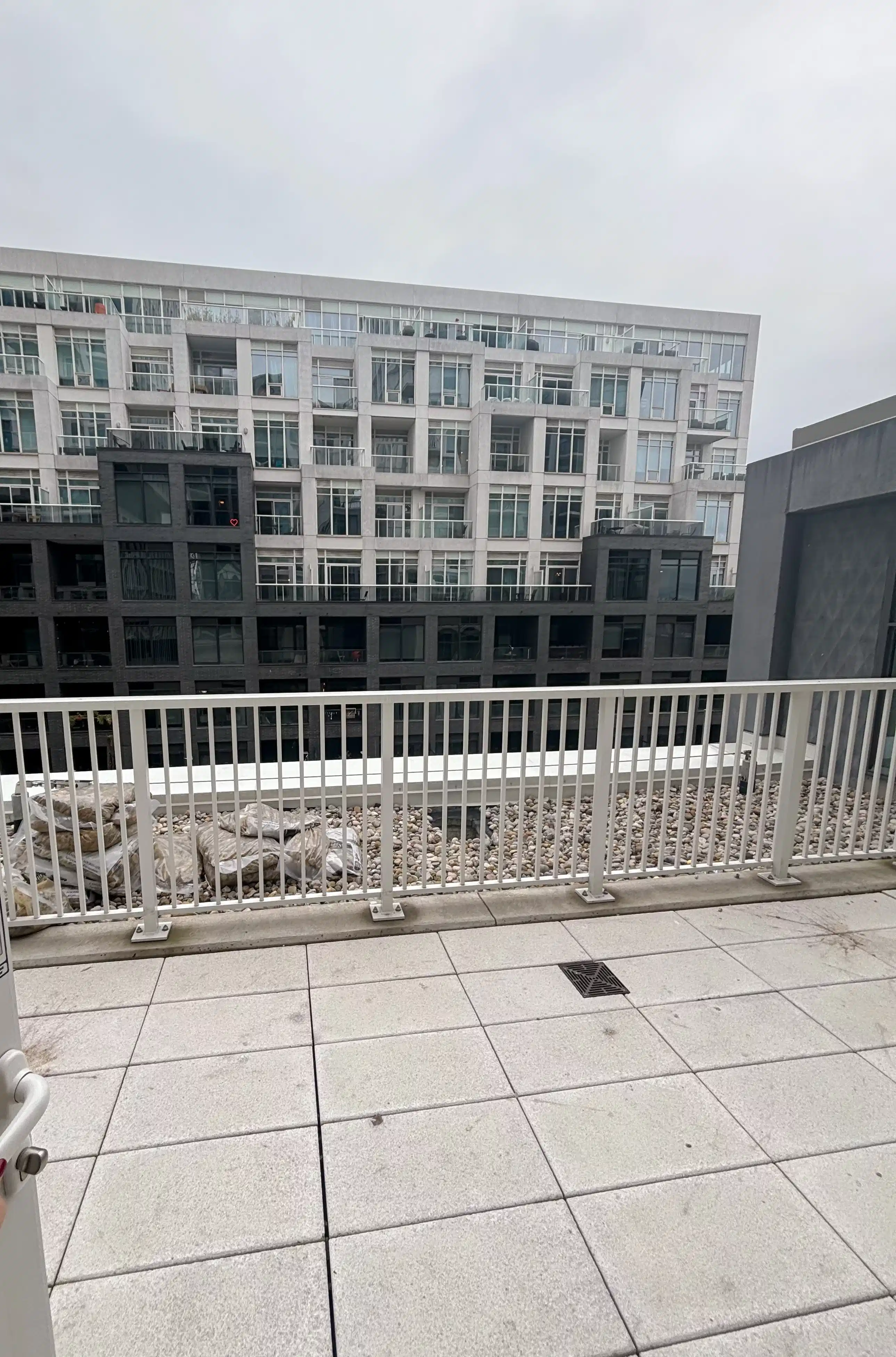 Amenities?w=400&h=260&fit=crop&q=40&auto=format&trim=auto