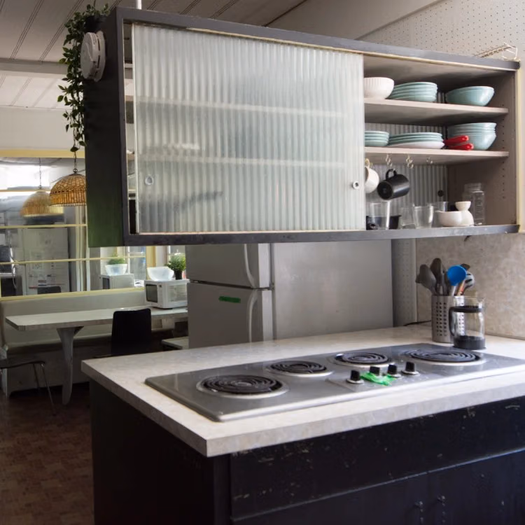 Amenities?w=400&h=260&fit=crop&q=40&auto=format&trim=auto