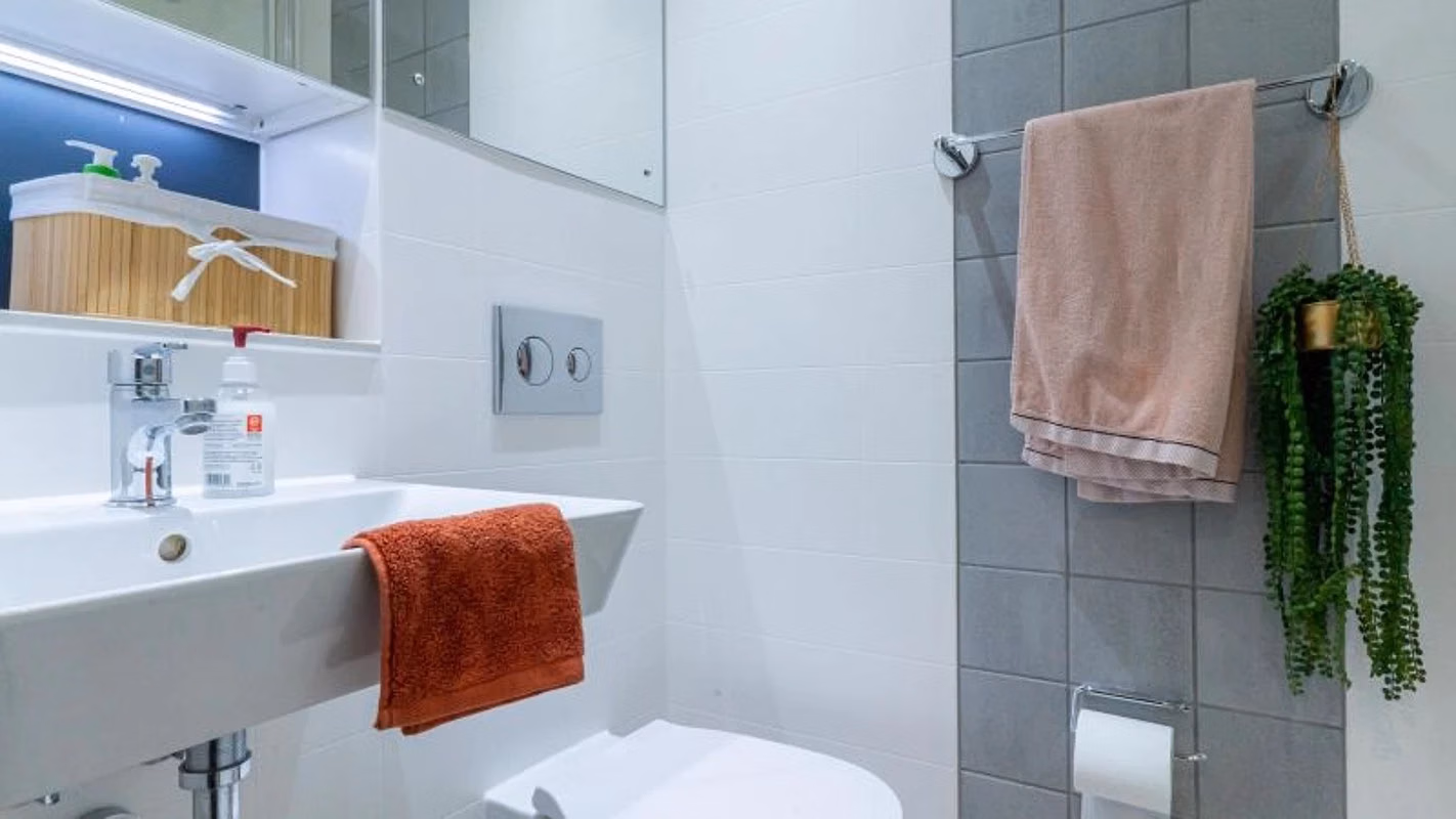 Amenities?w=400&h=260&fit=crop&q=40&auto=format&trim=auto