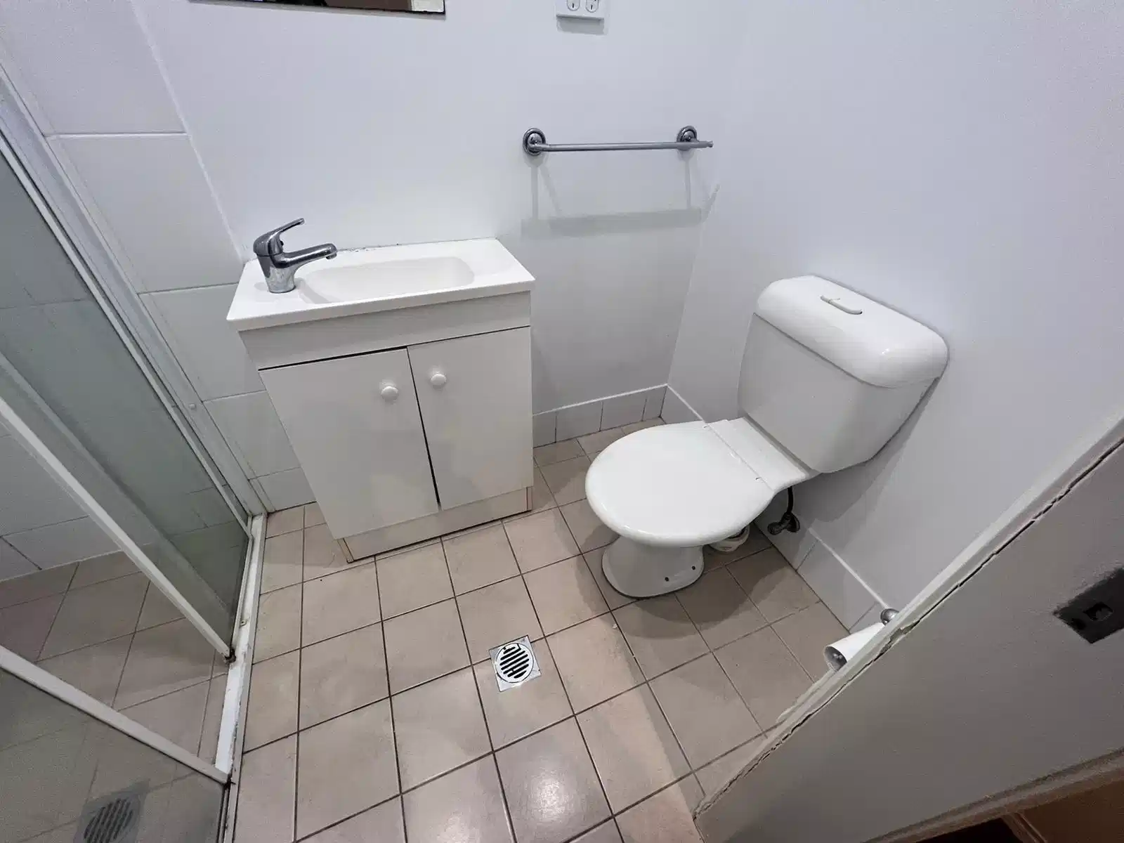 Kitchen?w=400&h=260&fit=crop&q=40&auto=format&trim=auto