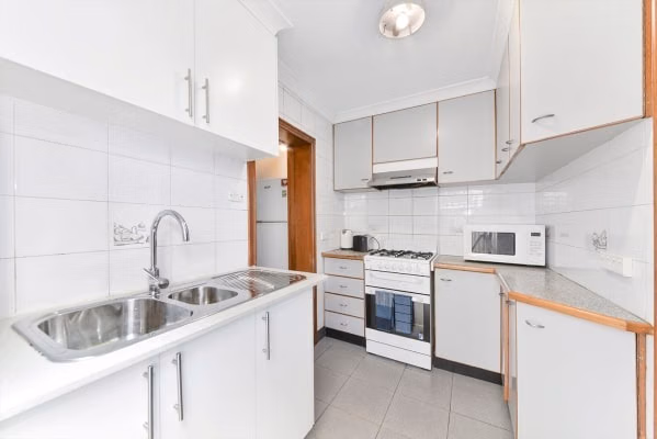 Common Area?w=400&h=260&fit=crop&q=40&auto=format&trim=auto