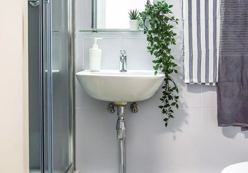 Common Area?w=400&h=260&fit=crop&q=40&auto=format&trim=auto