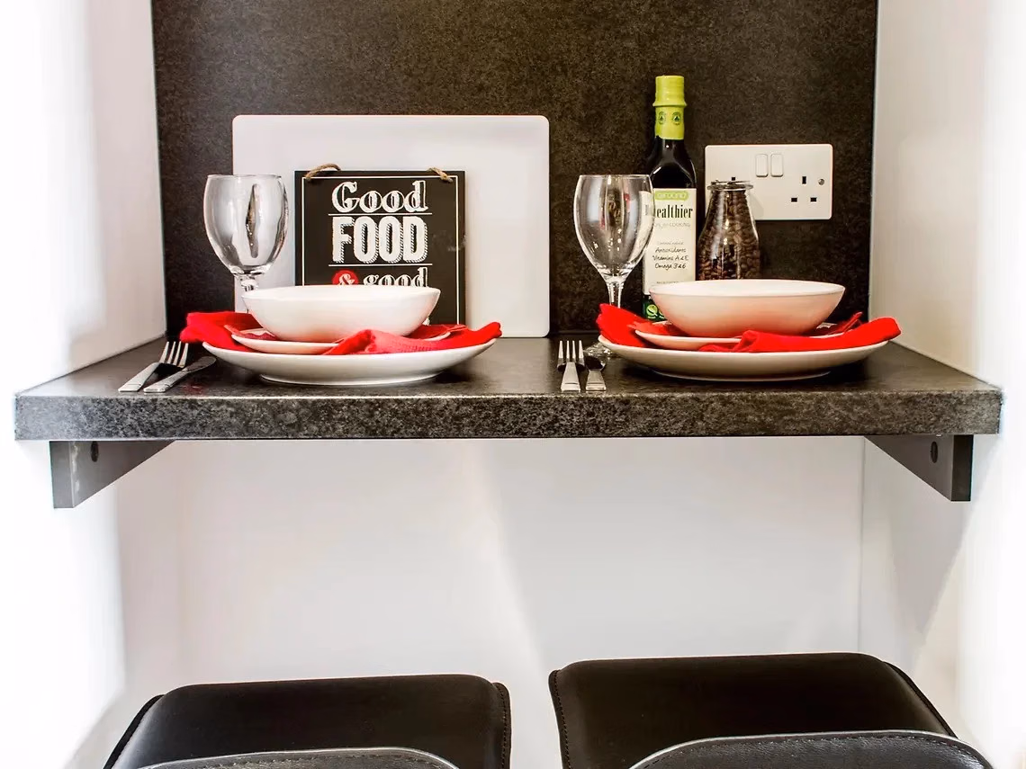 Common Area?w=400&h=260&fit=crop&q=40&auto=format&trim=auto