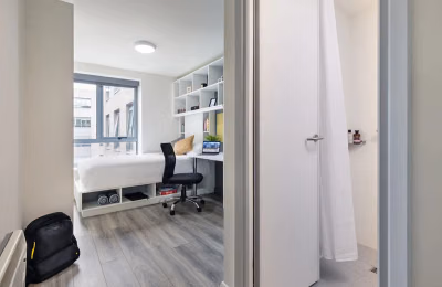 Mayor Square, Dublin - Dublin, Ireland - Deluxe Ensuite - Bedroom