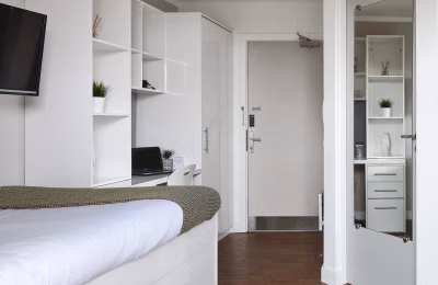 Amenities?w=400&h=260&fit=crop&q=40&auto=format&trim=auto