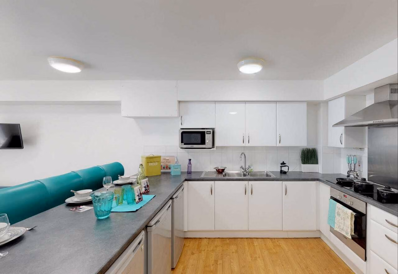 Ropemaker Court, Manchester - Manchester, England, United Kingdom - Kitchen