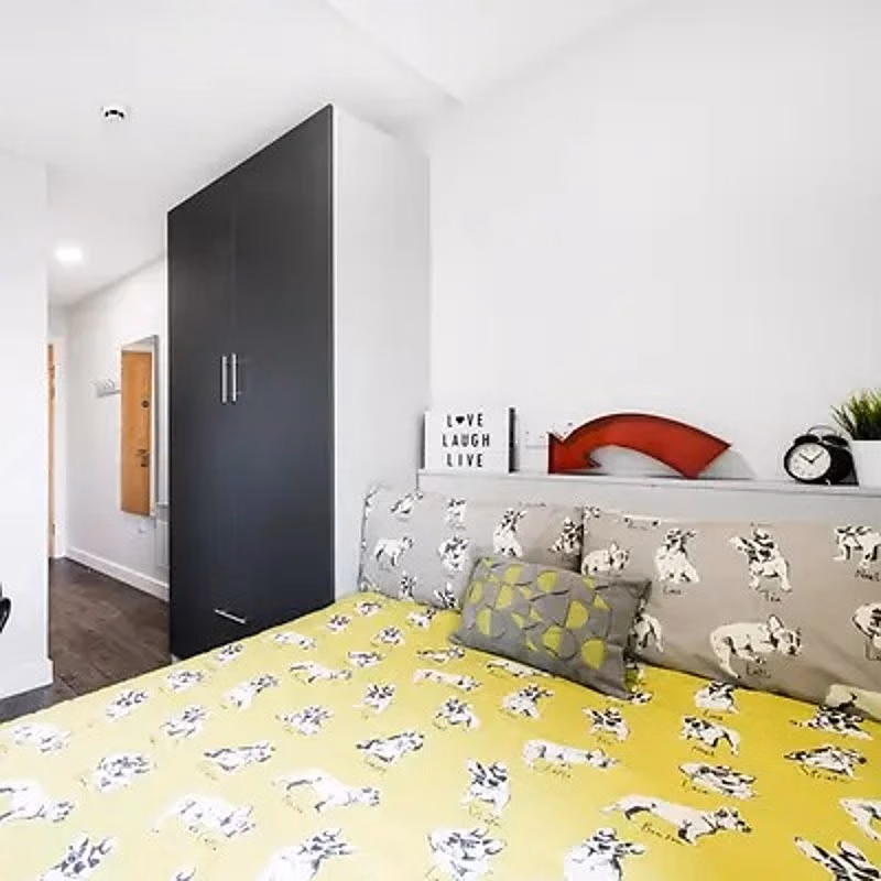 Common Area?w=400&h=260&fit=crop&q=40&auto=format&trim=auto