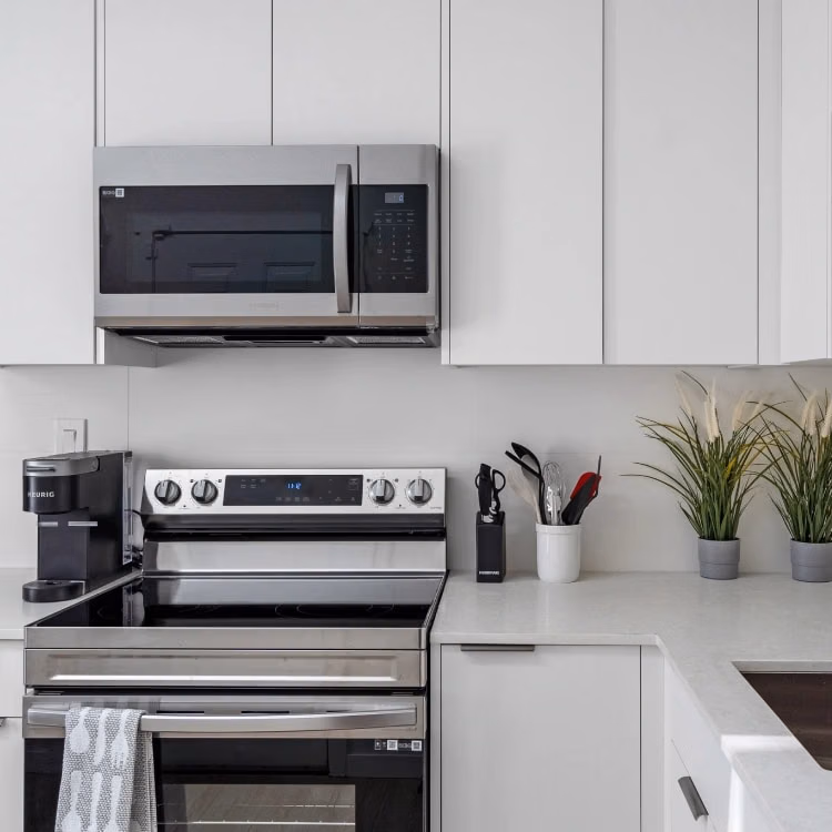 Unit 2 - 1179 Granville Room (1 Bed 1 Bath) - Bedroom?w=400&h=260&fit=crop&q=40&auto=format&trim=auto