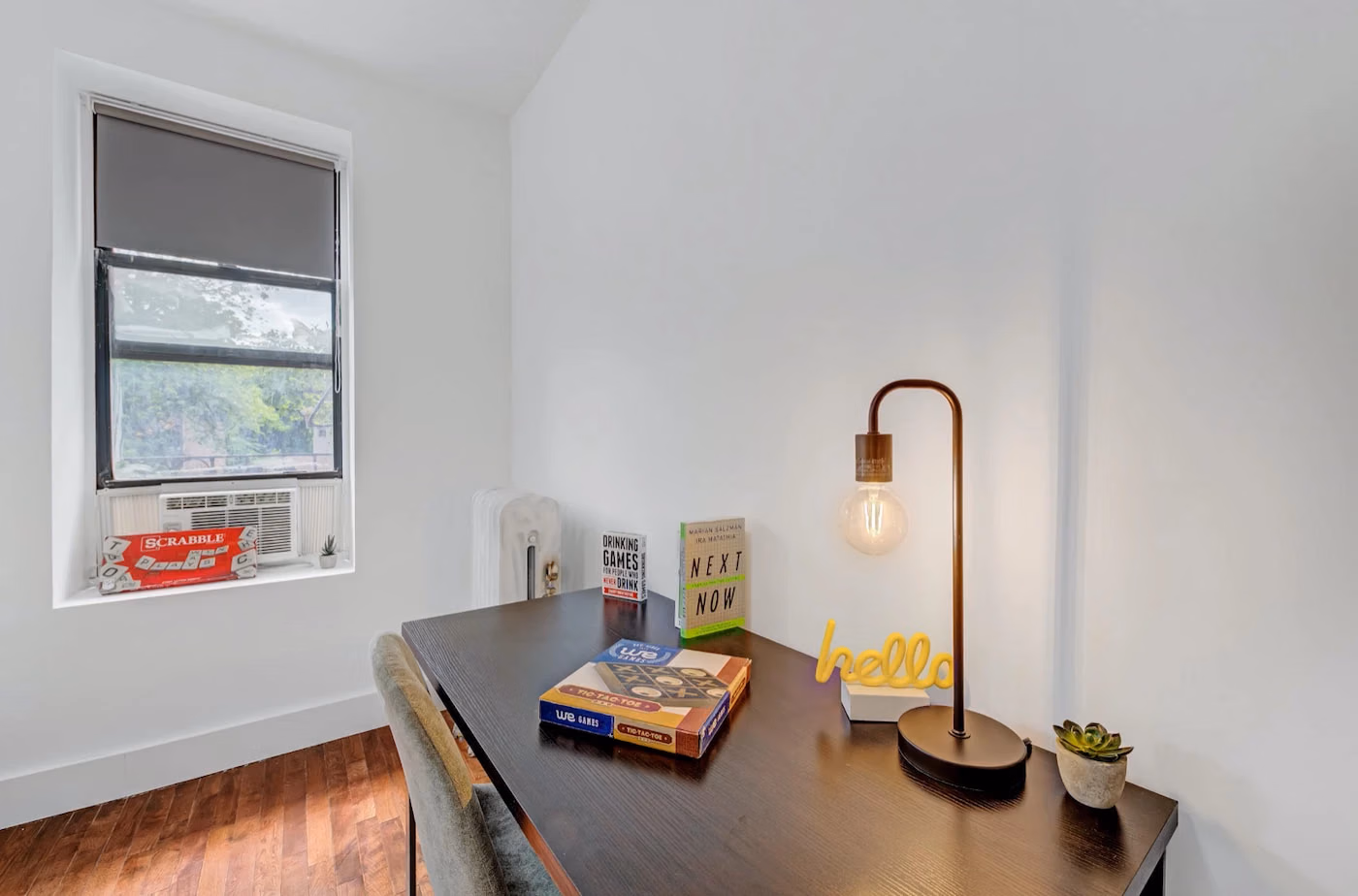 Standard - Bedroom?w=400&h=260&fit=crop&q=40&auto=format&trim=auto