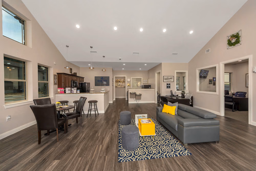 Amenities?w=400&h=260&fit=crop&q=40&auto=format&trim=auto