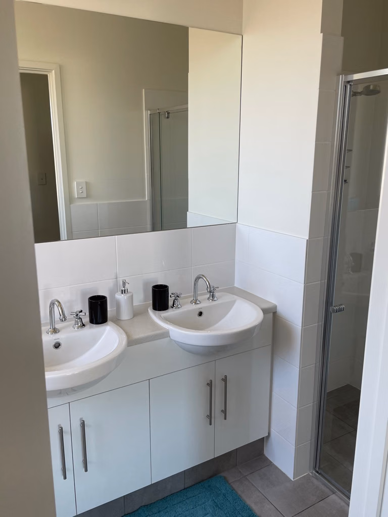 Amenities?w=400&h=260&fit=crop&q=40&auto=format&trim=auto