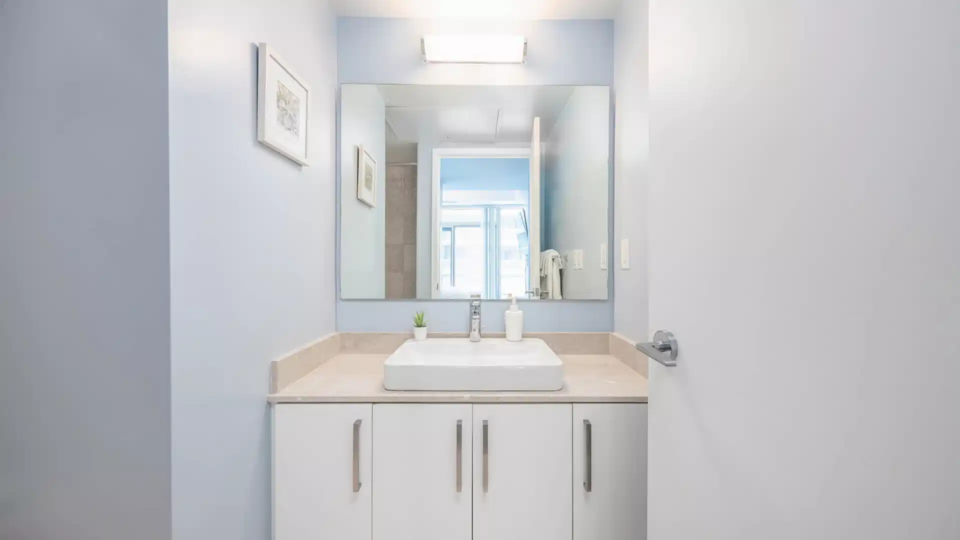 Amenities?w=400&h=260&fit=crop&q=40&auto=format&trim=auto
