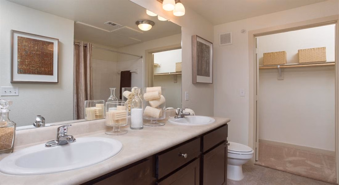 Amenities?w=400&h=260&fit=crop&q=40&auto=format&trim=auto