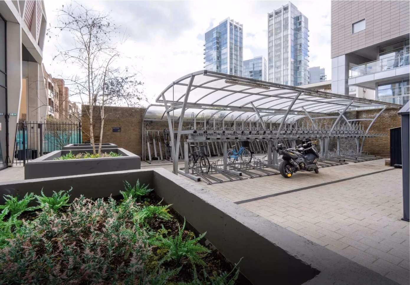 iQ Aldgate, London - London, England, United Kingdom - Amenities