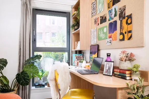 Common Area?w=400&h=260&fit=crop&q=40&auto=format&trim=auto