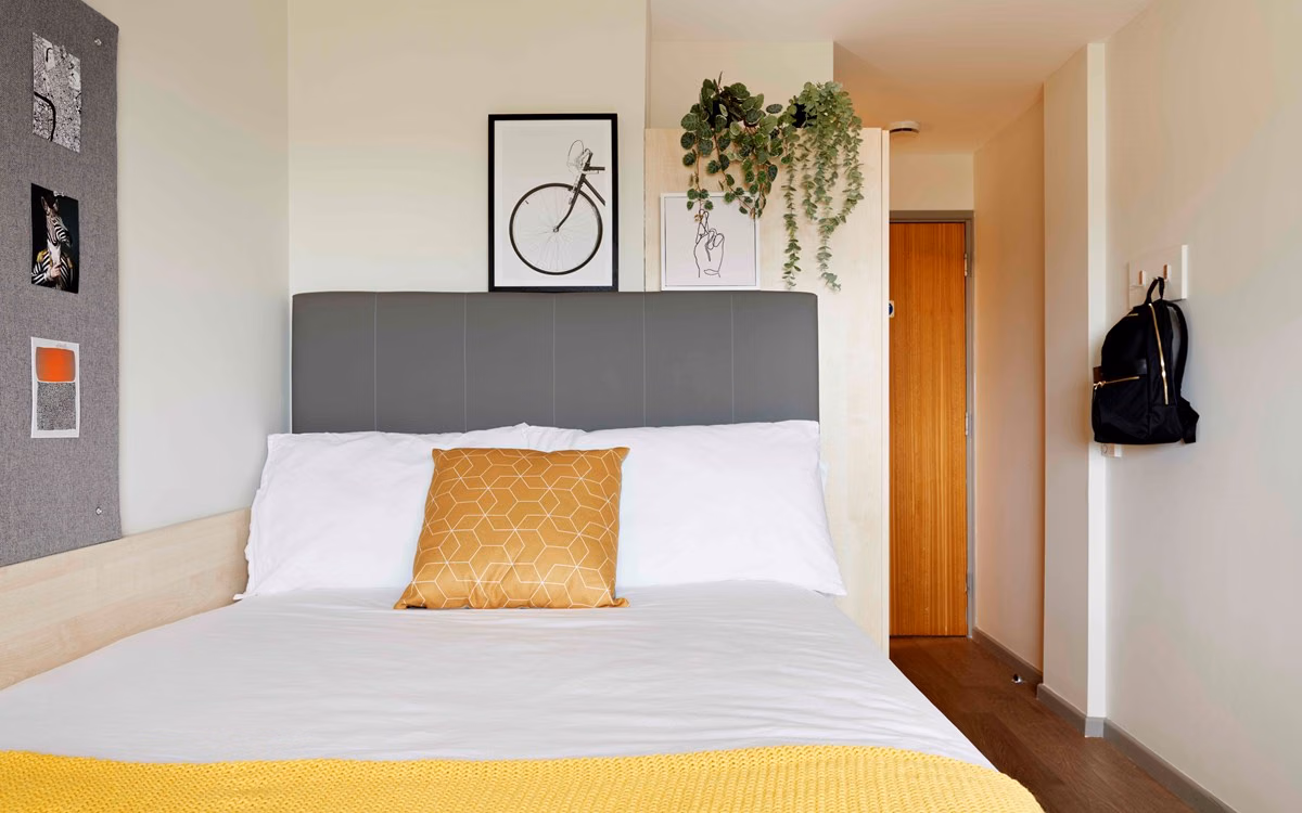 Kitchen?w=400&h=260&fit=crop&q=40&auto=format&trim=auto