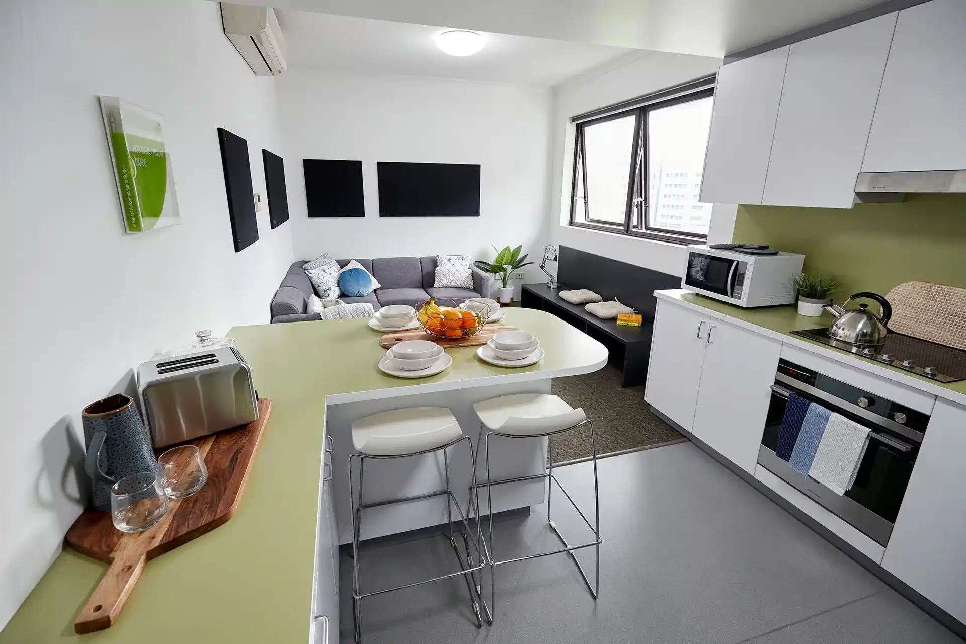 Exterior?w=400&h=260&fit=crop&q=40&auto=format&trim=auto