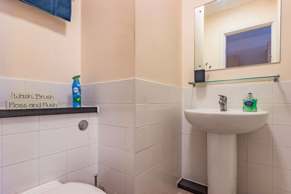 Common Area?w=400&h=260&fit=crop&q=40&auto=format&trim=auto