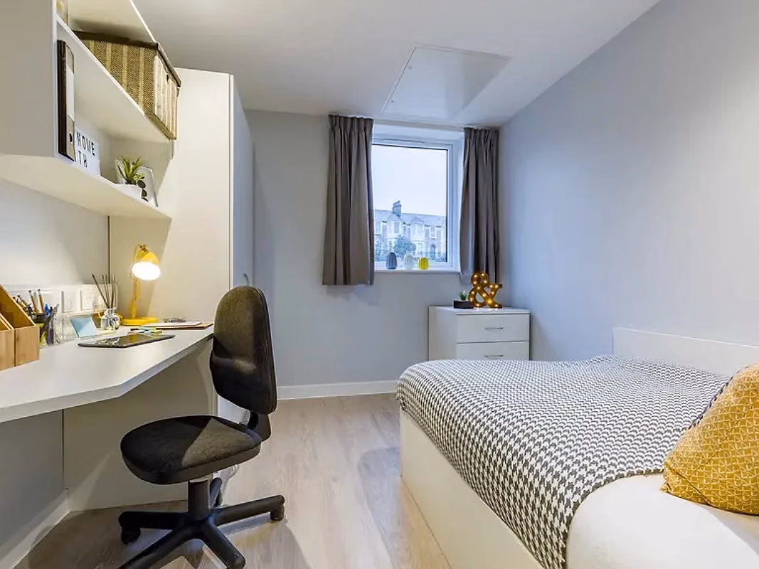 Amenities?w=400&h=260&fit=crop&q=40&auto=format&trim=auto