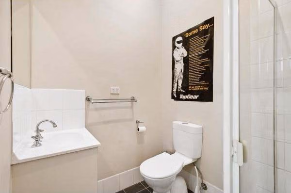 Room 4 - Kitchen?w=400&h=260&fit=crop&q=40&auto=format&trim=auto