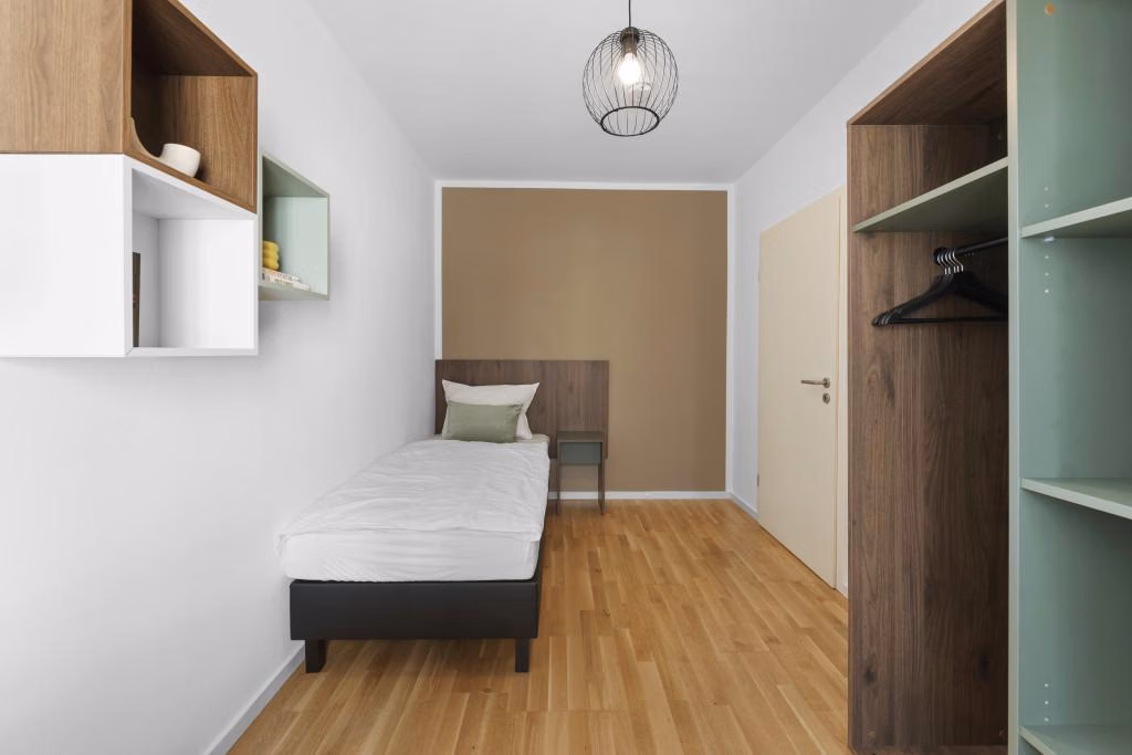 Exterior?w=400&h=260&fit=crop&q=40&auto=format&trim=auto