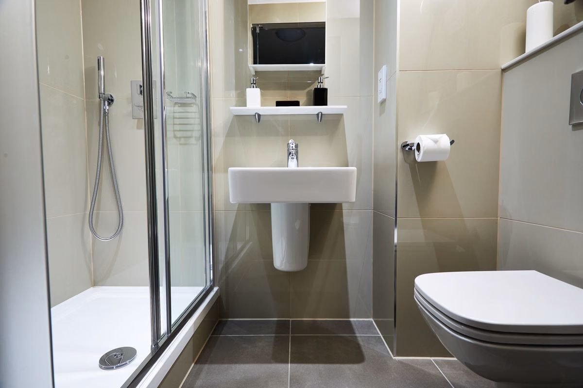 Common Area?w=400&h=260&fit=crop&q=40&auto=format&trim=auto