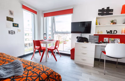 Bedroom?w=400&h=260&fit=crop&q=40&auto=format&trim=auto
