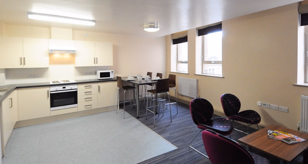 Bedroom?w=400&h=260&fit=crop&q=40&auto=format&trim=auto