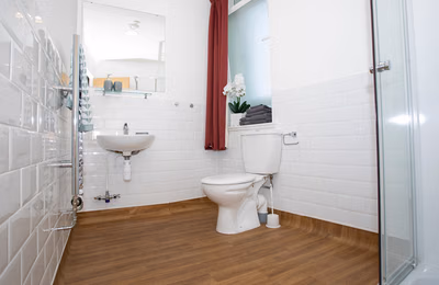Common Area?w=400&h=260&fit=crop&q=40&auto=format&trim=auto