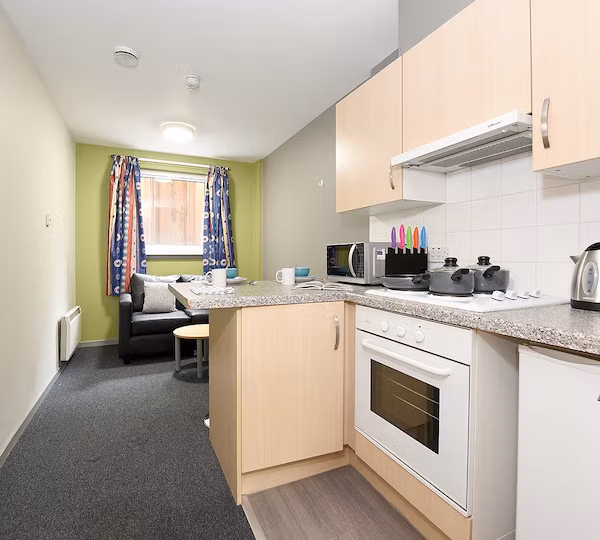 Exterior?w=400&h=260&fit=crop&q=40&auto=format&trim=auto