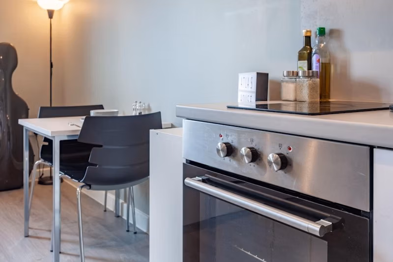 Amenities?w=400&h=260&fit=crop&q=40&auto=format&trim=auto