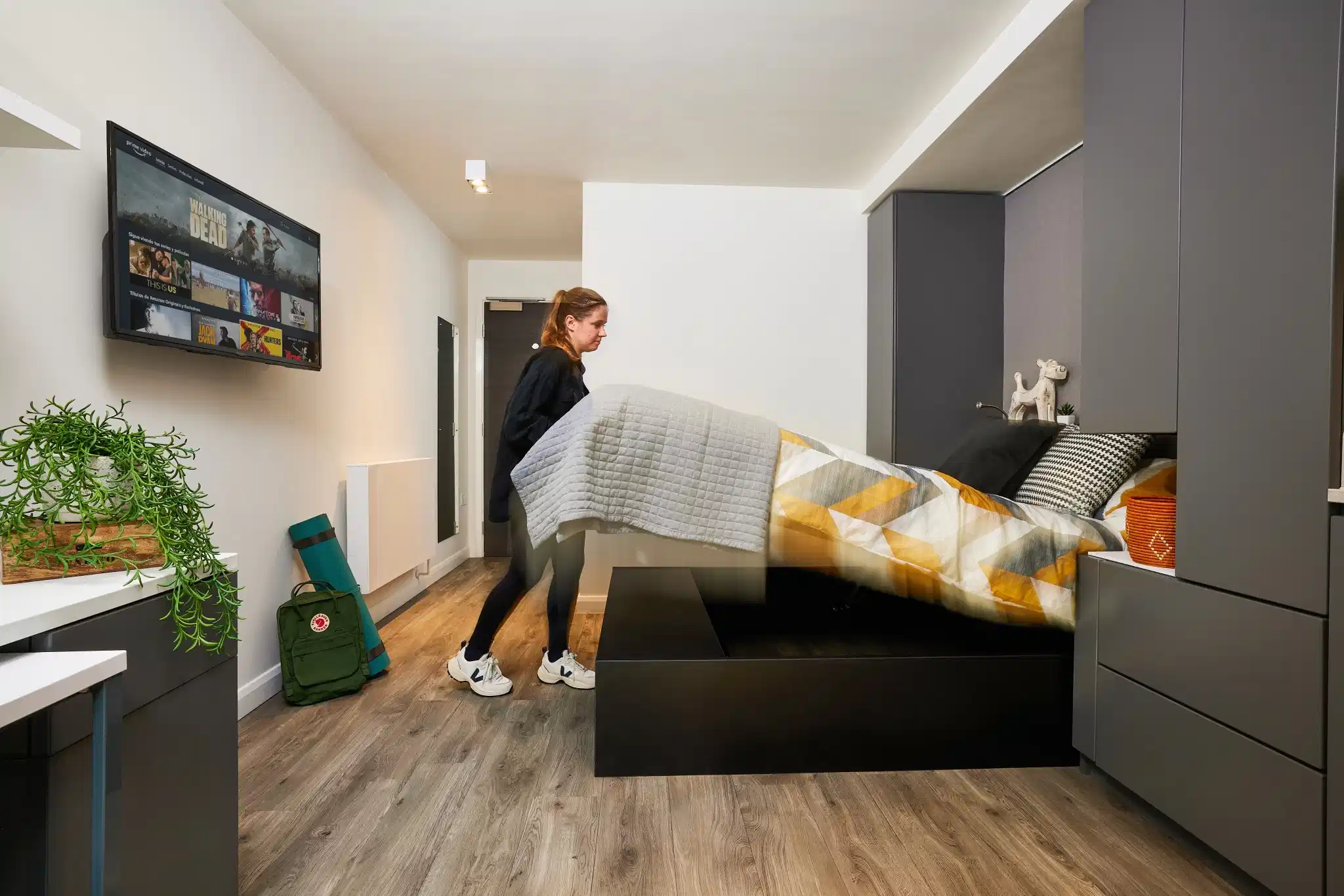 Common Area?w=400&h=260&fit=crop&q=40&auto=format&trim=auto