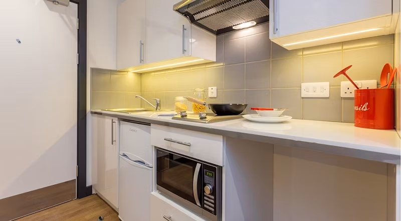 Amenities?w=400&h=260&fit=crop&q=40&auto=format&trim=auto