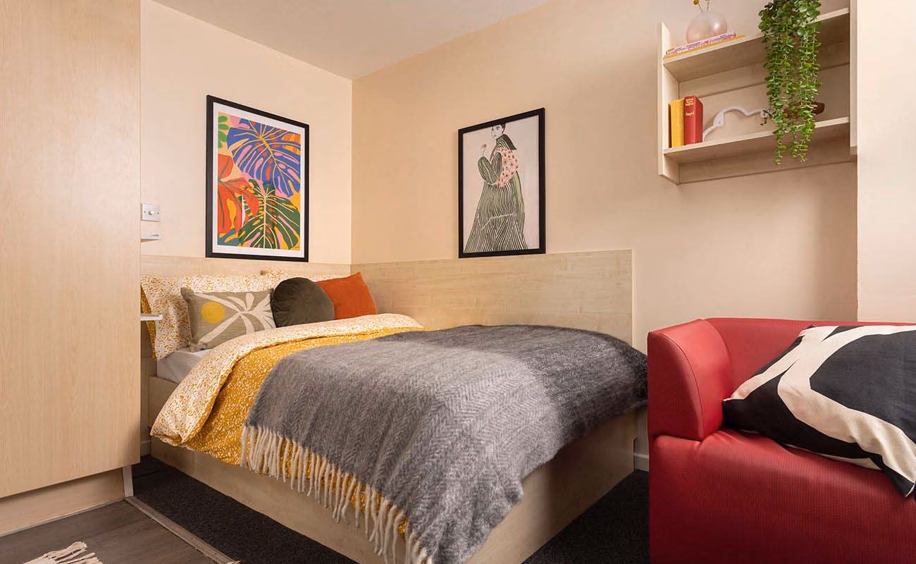 Common Area?w=400&h=260&fit=crop&q=40&auto=format&trim=auto