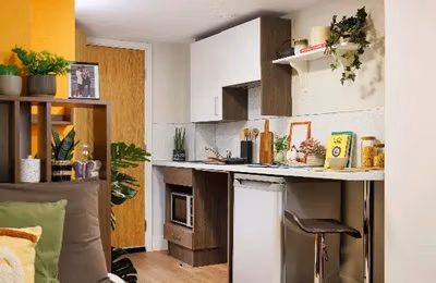 Common Area?w=400&h=260&fit=crop&q=40&auto=format&trim=auto