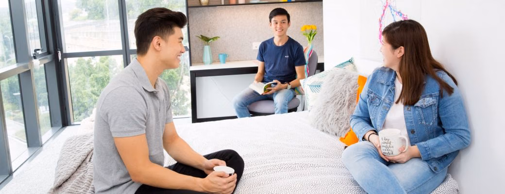 Common Area?w=400&h=260&fit=crop&q=40&auto=format&trim=auto