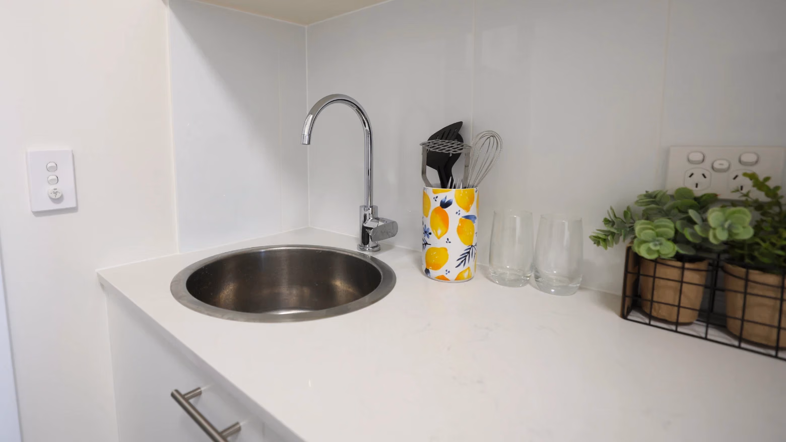 Amenities?w=400&h=260&fit=crop&q=40&auto=format&trim=auto