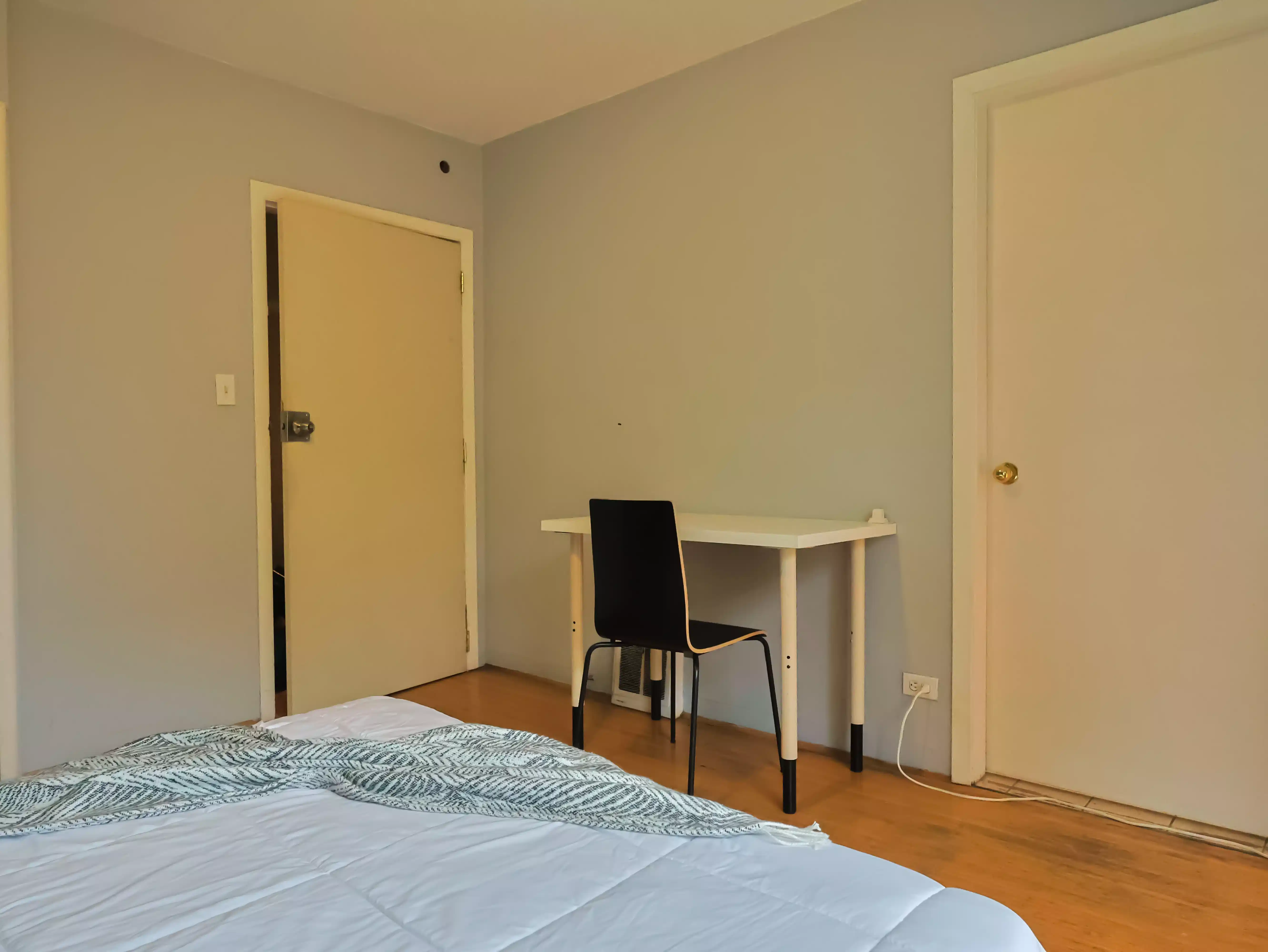 Exterior?w=400&h=260&fit=crop&q=40&auto=format&trim=auto