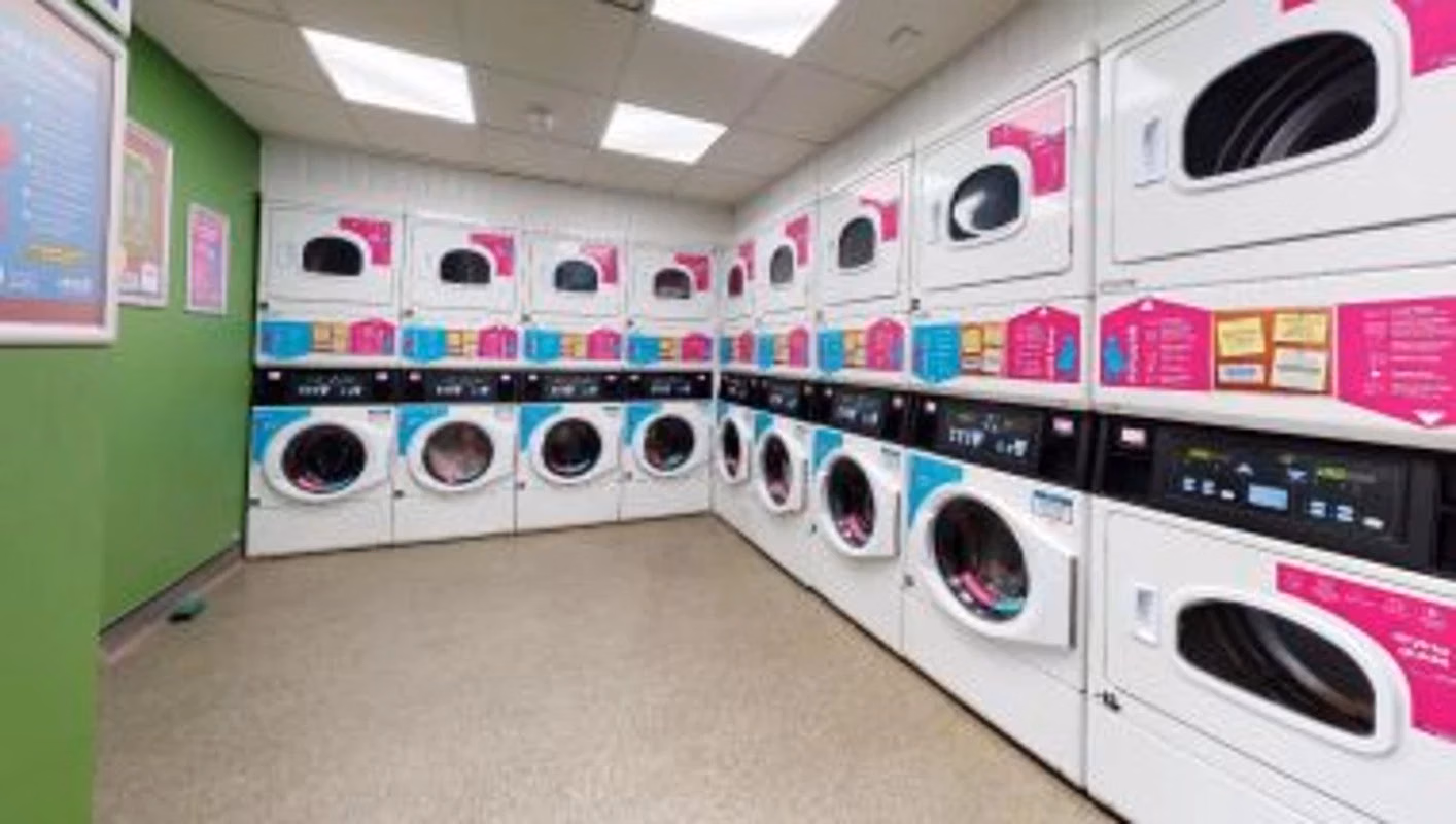 iQ Sterling Court, London - London, England, United Kingdom - Amenities