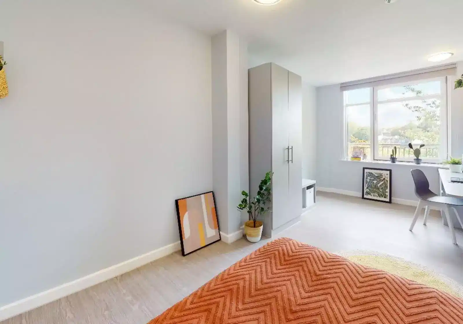 Amenities?w=400&h=260&fit=crop&q=40&auto=format&trim=auto