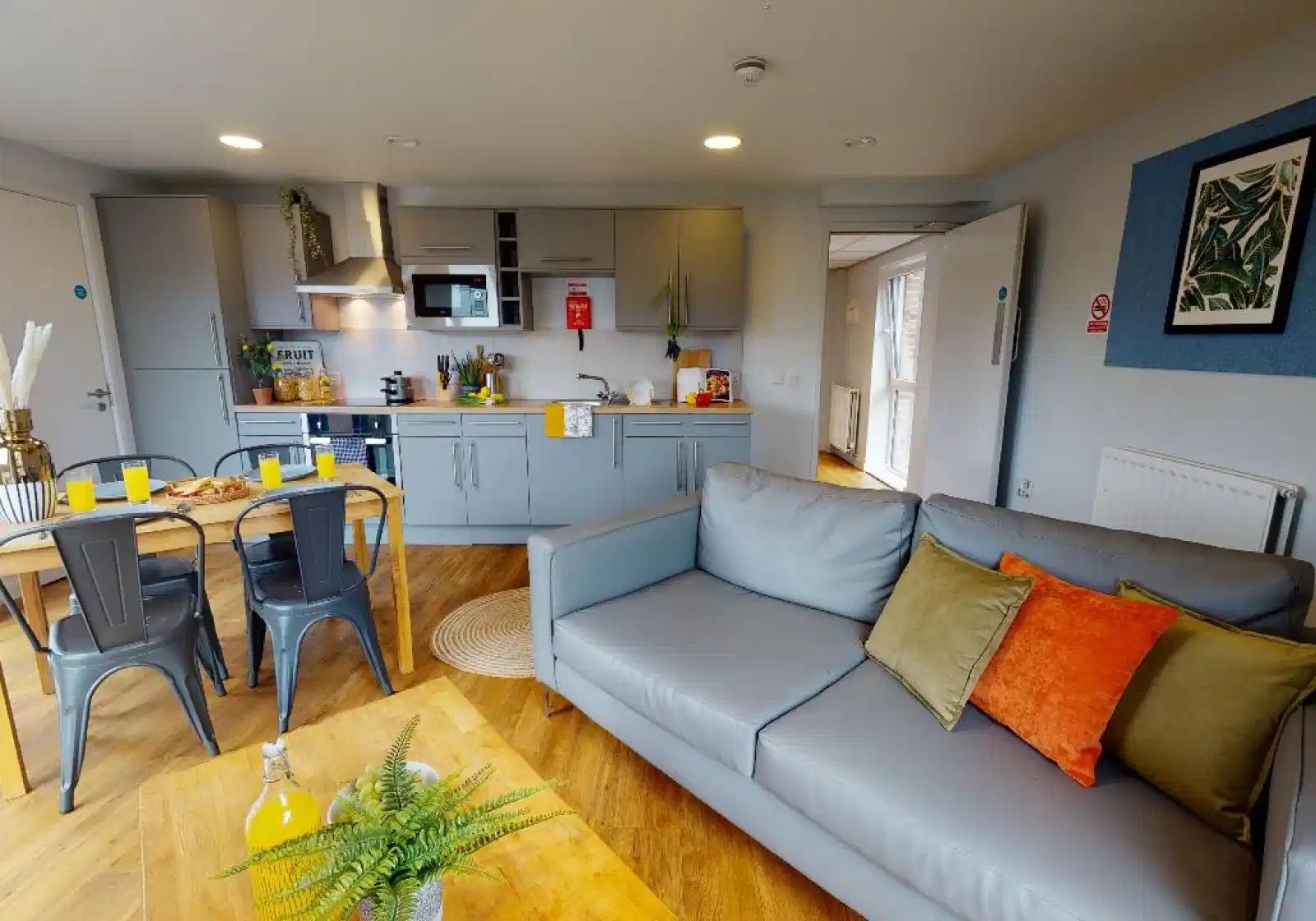 Common Area?w=400&h=260&fit=crop&q=40&auto=format&trim=auto