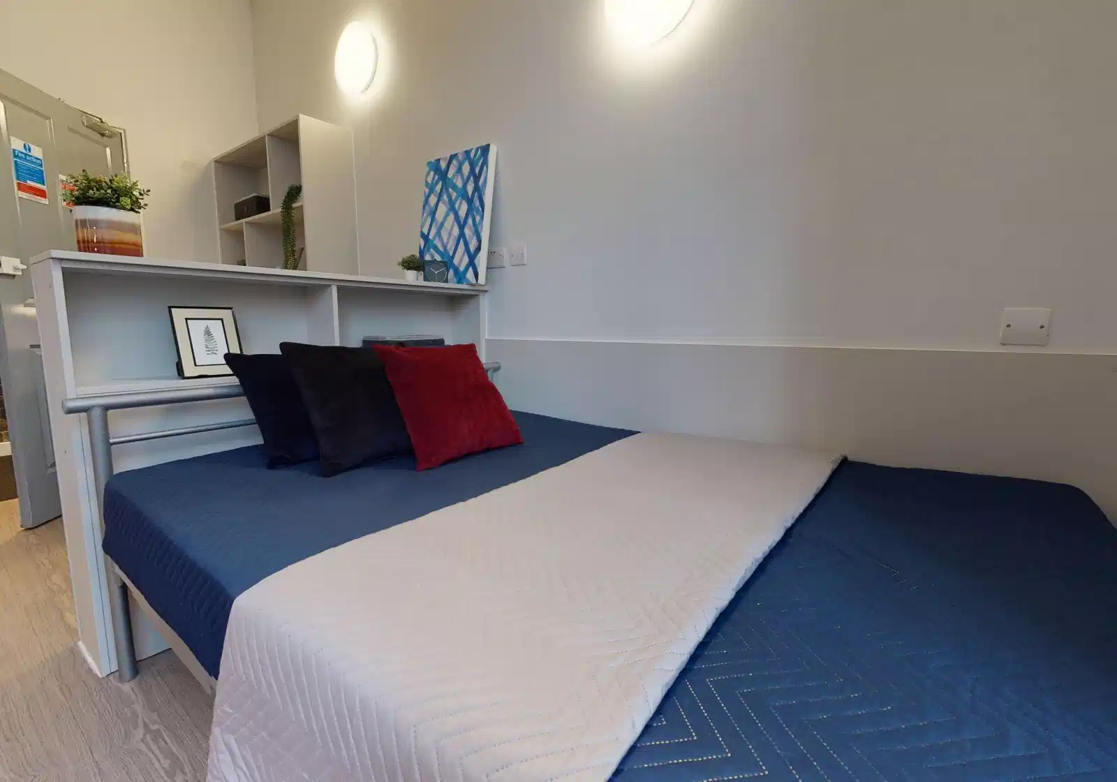 Common Area?w=400&h=260&fit=crop&q=40&auto=format&trim=auto