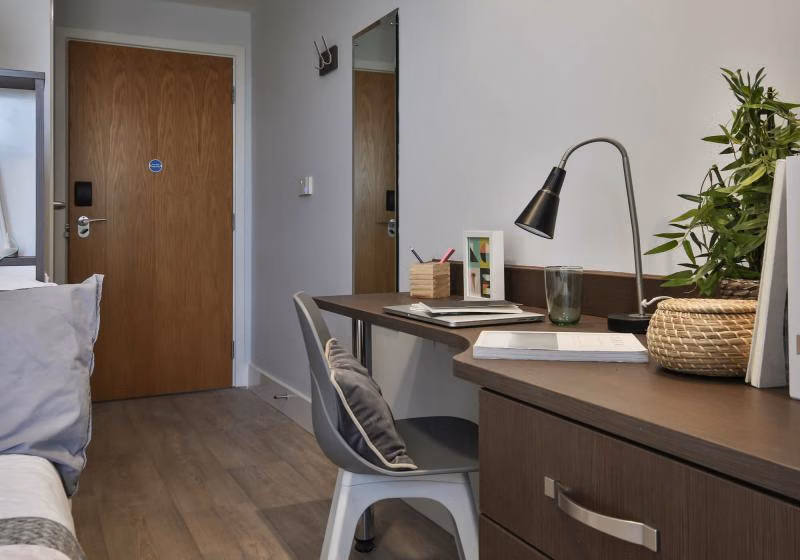 Kitchen?w=400&h=260&fit=crop&q=40&auto=format&trim=auto