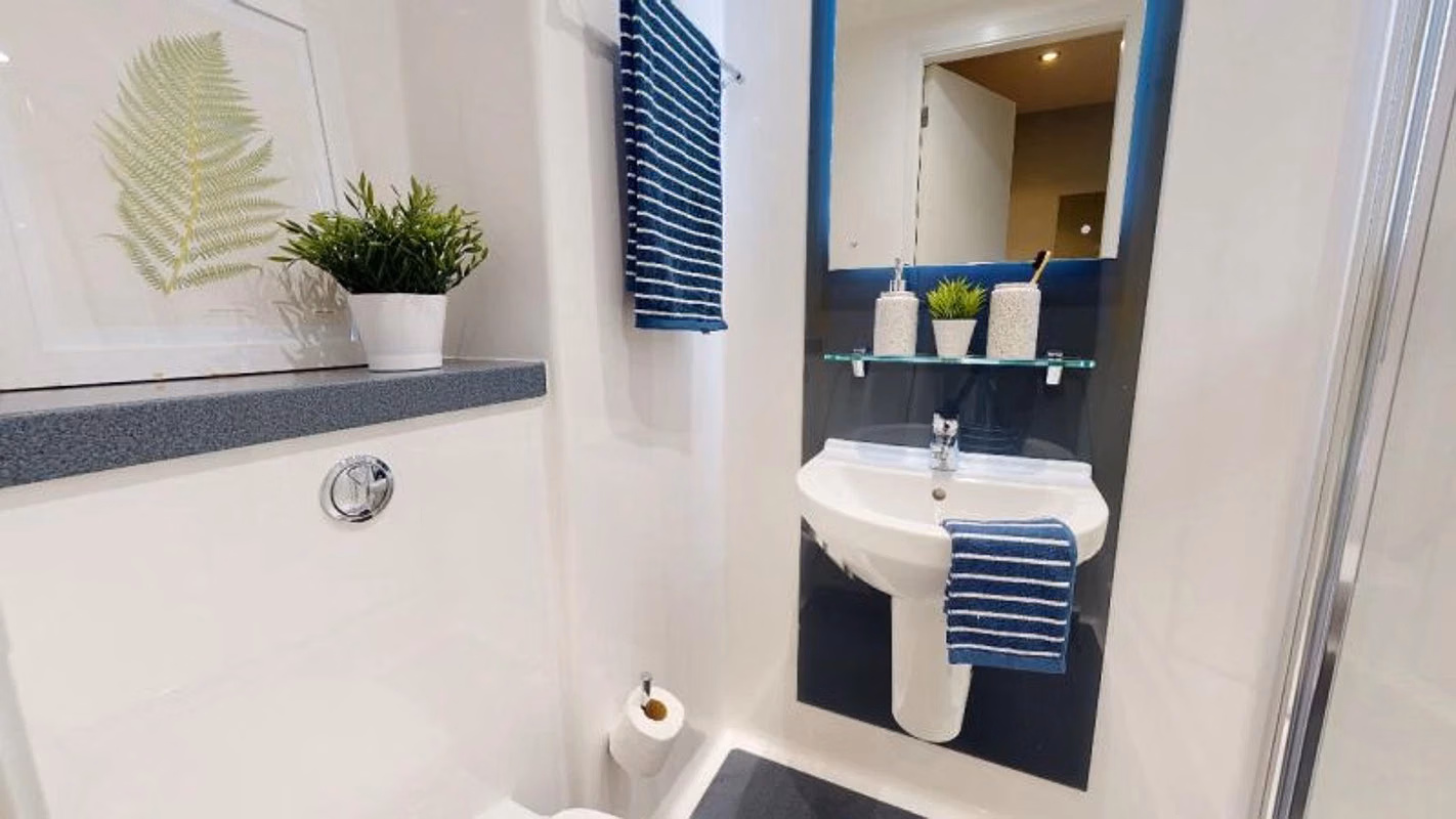 Common Area?w=400&h=260&fit=crop&q=40&auto=format&trim=auto