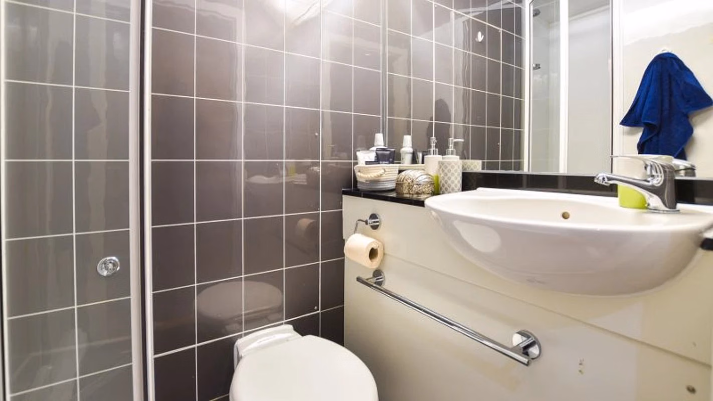 Common Area?w=400&h=260&fit=crop&q=40&auto=format&trim=auto